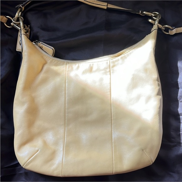 Coach bag. - Picture 4 of 7